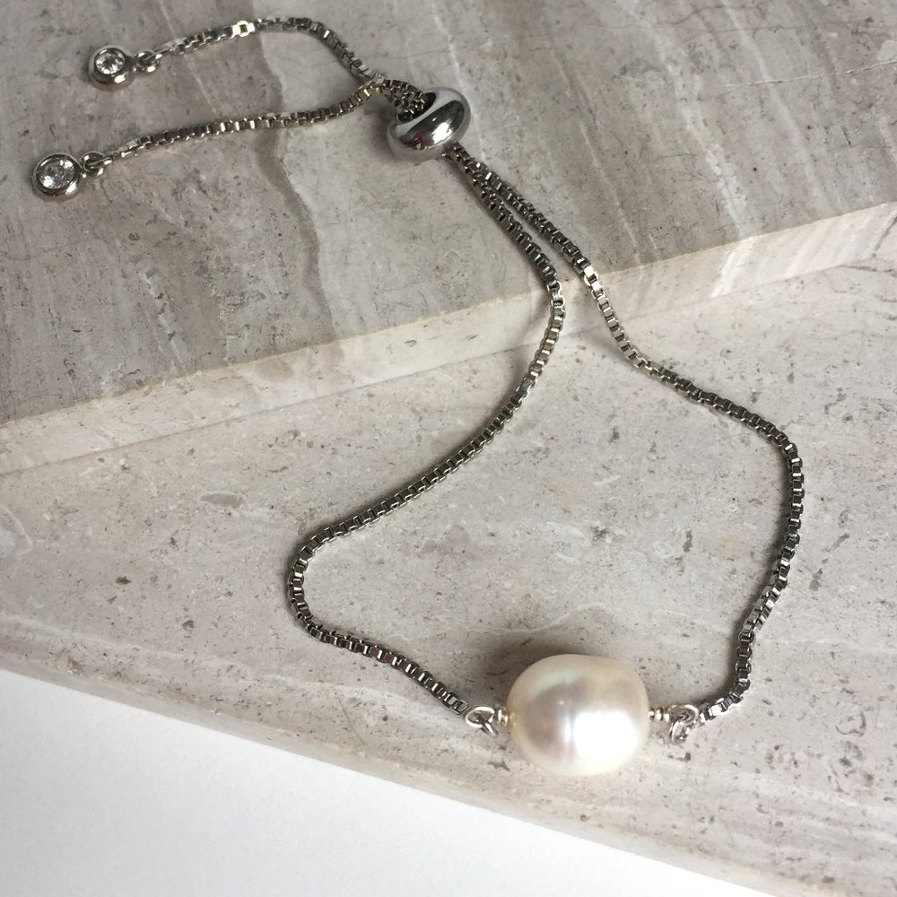 Single Freshwater Pearl Adjustable Silver Bracelet - Picture 2 of 3